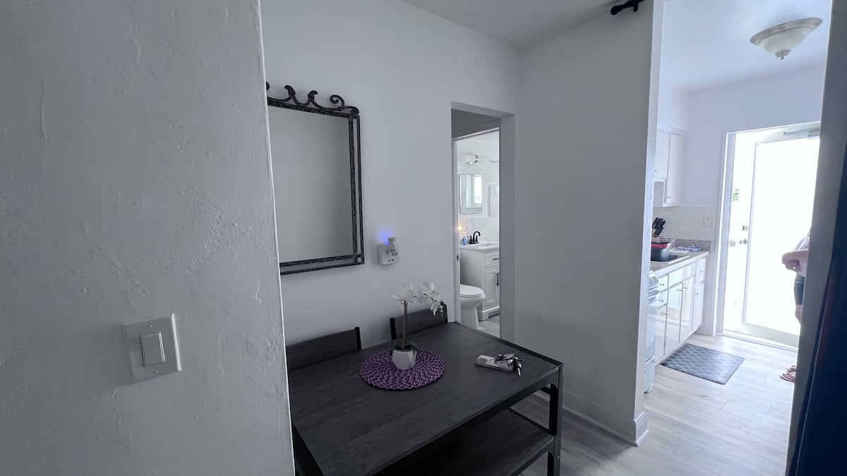 North Beach studio 5 photo 12
